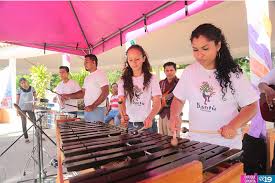 Familias disfrutan de la cultura de la Gran Sultana en Tiangues de la  Avenida Bolívar