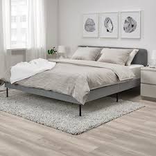 Slattum Gestoffeerd Bed Knisa Lichtgrijs 140x200 Cm Ikea Gestoffeerde Bedden Bedkader Tweepersoonsbedden
