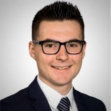 Cher réseau, je suis fier de vous annoncer l'obtention de mon Brevet  fédéral de conseiller de service automobile. 🎓 Après 18 mois de formation  intensive chez 7act Benson à Lausanne et les