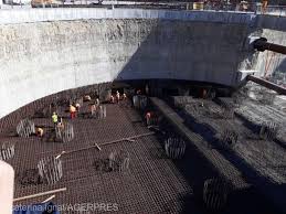 Tabla groasă produsă la galați a fost folosită și la construcția proiectarea, avizarea, executia, operarea si intretinerea podului suspendat peste dunare amplasat in aval de municipiul braila la kilometrul fluvial 165+800. BrÄila LucrÄrile La Podul Peste DunÄre Sunt In Grafic S A Realizat 15 Din Intreaga Lucrare