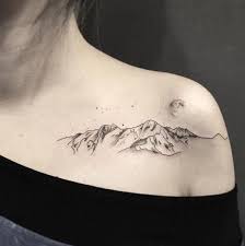 115 Einzigartige Mond Tattoo Designs Mit Bedeutung 2018 Tatto Tattoodesignsforwomen Tattoos Intricate Tattoo Beautiful Tattoos