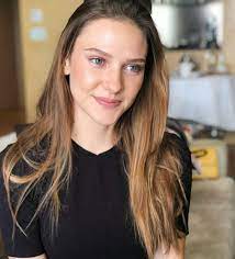 She is known for her role as mahur türel in maraşlı opposite burak de. 130 Alina Boz Ideen Turkische Mode Turkische Madchen Kleidung Fur Frauen Uber 50
