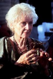 She boarded the titanic at southampton as maid to mrs george nelson. Die Damals 86 Jahrige Schauspielerin Gloria Stuart Musste Fur Ihre