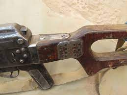 Se emplea con el rifle de largo alcance l115a1 usando munición de 8,69 mm, para minimizar el efecto del viento en objetivos a larga distancia. A Look At Weapons Confiscated From The Taliban The New York Times
