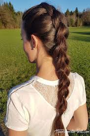 Eine lockenfrisur kann schön und anziehend wirken. Locken Durch Flechten Der Klassiker Fur Locken Ohne Lockenstab Praxis Tests