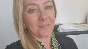 Colar de girassol 'salva' mulher autista que entrou crise e saltou de  ônibus lotado durante temporal