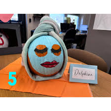 Etown/Essex County pumpkin decorating contest voting