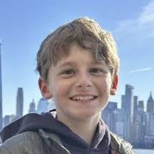 Daphne Goldberg's Instagram, Twitter & Facebook