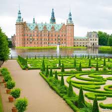 Dinamarca es el más pequeño de los países nórdicos en términos de masa continental. Castillo De Frederiksborg Hillerod Dinamarca Frederiksborg Castle Hillerod Denmark Foto Via Tours Asial Denmark Travel European Castles World Of Castles