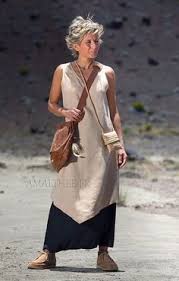 Ve moda sektörünün orta yaşlı kadınları. 50 Yas Uzeri Giyimde Bohem Tarzin Yukselisi 50 Den Sonra Hayat Bohem Kadin Modasi Moda Kadin