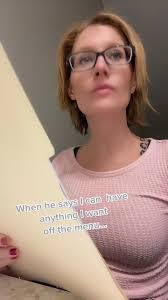 Amanda Hennessy's Instagram, Twitter & Facebook