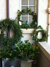 Kranze Aus Tanne Und Stechpalme Stechpalme Weihnachten Advent Deko