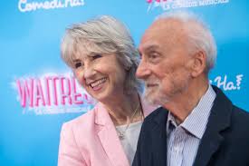 Yvon Deschamps, Sylvain Cossette et une tonne de stars sur le tapis rouge  de Waitress