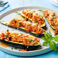 Savourez Une Recette Delicieuse Et Saine Apprenez A Preparer Courgettes Farcies De Poulet Chicken Zucchini Boats Chicken Zucchini Zucchini