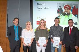 Juni 1996) ist eine deutsche biathletin. Moderator Peter Flaig Links Mit Den Erstplatzierten Bei Den Damen Sandra Paruszewski Janine Stein Sowie Kai Walz Freund Von Janina Hettich Und Christian Kinzel Vorstandsmitglied Der Kreissparkasse Rottweil Foto Muller Schwarzwalder Bote