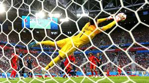 Côté gauche, blind centre et trouve la tête de dumfries. France Belgique Lloris S Envole Et Sauve Les Bleus D Un Superbe Arret Eurosport