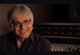 Lani Hall, extraordinaria cantante. Participó en el álbum de Gino Vannelli,  Powerful People, año 1974, canciones Felicia y Poor Happy Jimmy, un tributo  a Jim Croce. Producción de Gino, su hermano Joe