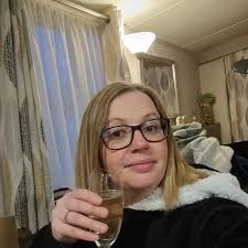 Kelly Holland (@bookwormblogss) • Instagram photos and videos