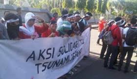 Sastra jepang unhas menawarkan mata kuliah dasar seperti yang telah kita bahas sebelumnya, seperti bunpou, choukai, kaiwa, dan sebagainya. Aksi Solidaritas Mahasiswa Sastra Jepang Unhas Tribun Timur