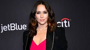 Jennifer Love Hewitt returns to Lifetime Network to star in and direct The  Holiday Junkie... alongside her husband and children! | Daily Mail Online