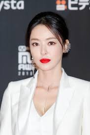 Her acting career began with a minor role in dramas, including sad love story, the. Lee Da Hee
