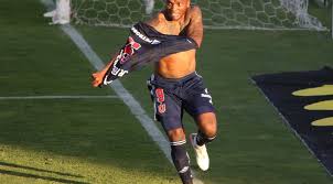 Lo último en universidad de chile noticias, resultados, estadísticas, rumores y mas de espn. Diario Hoy Universidad De Chile Marca 3 Goles In Extremis Y Sigue En Primera