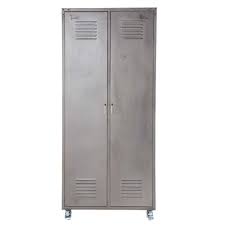 Le souci avec ce genre de mobilier c'est que, le jour où ça devient à la mode, ça devient vraiment hors de prix, même d'occasion. Kleiderschrank Spind Aus Metall Loft Maisons Du Monde