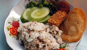 Hai kli ini saya akan membikin resep makanan yg berasal dari kota tasikmalaya. 5 Resep Dan Cara Membuat Nasi Tutug Oncom Tokopedia Blog