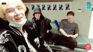 Bighit family funny moments (bts, txt, lee hyun) copyright disclaimer: Uzivatel Lisa Na Twitteru Stop This Is So Funny Hoseok Pulled Lee Hyun In Bc He Was Right Out Front Kekdkdks Bighit Family