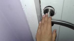 Step by step cara buka tombol pintu yang berbentuk bulat sehinggalah memasangnya semula. Cara Memasang Gagang Pintu Bulat Selion By Kak Rizal