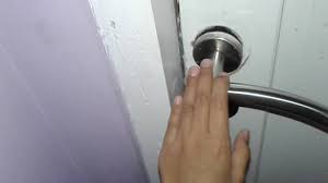 Pintu terkunci dari dalam pulak, macam mana nak masuk rumah ni?. Pintu Rusak Gak Bisa Dibuka Cara Membuka Pintu Yg Susah Dibuka Youtube