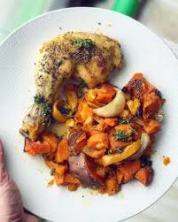 Poulet Roti Des De Patates Douces Et De Courges Oignon Et Herbes De Provence Lebonheur Un Peu Plus Long A Cui Manger Sainement Poulet Roti Recette Poulet