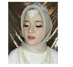 Jasa make up artis, wisuda, pesta wedding, pernikahan dan rias pengantin perkenalkan saya adelia, sebagai perias freelance atau make up artist panggilan yang berdomisili di jakarta saya menerima jasa rias pengantin, makeup wisuda, make up hijab style, make up hair do, make up party, make up akad pernikahan atau wedding, make up show, dan lainnya.… Ini Dia 10 Bahan Hijab Yang Cocok Dipakai Untuk Wisuda Bukareview