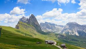 Die seceda (ladinisch secëda, italienisch secèda) ist ein 2519 m s.l.m. Wandervorschlage Seceda Seilbahnen St Ulrich In Groden Dolomiten Sudtirol Italien