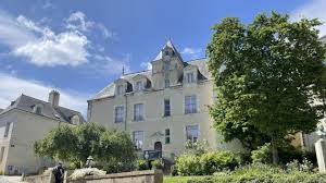 Photo Visite de musée ateliers des insectes jeu au château : trois idées ...
