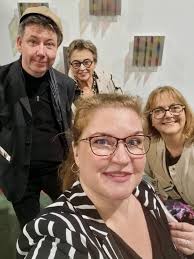 Edit: the green ones are gone, only pink available! #NorthAmerica  #ATSDancers here are your chance! The last 10 hearts #atskeychains from my  US tour are calling for you! Till the 6th of