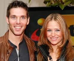 He got his first major role in the hit teen series morangos com açúcar (2004). Ja Nasceu A Filha De Paula Lobo Antunes E Jorge Corrula Maisfutebol