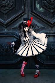 Black And White Halloween Costume 20 Photos That Will Inspire You To Attend Carnival In Venice Italy Resource Travel Circus Costume Night Circus Dark Circus