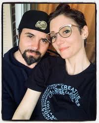 They were dating for 4 years after getting together in 1998 and were married on 20th jul 2002. What Is Chyler Leigh S Sexuality The Supergirl Star Comes Out