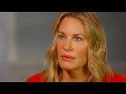 Holly Whipple's Instagram, Twitter & Facebook