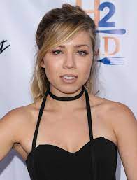 In sam & cat, she reprised her roles as sam puckett and sam's twin sister melanie from icarly. The 25 Year Old Daughter Of Father Mark Mccurdy And Mother Debra Mccurdy 160 Cm Tall Jennette Mccur Jennette Mccurdy Victoria Justice Bikini Jeannette Mccurdy