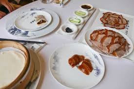 Quanjude L Art Du Canard Laque A Bordeaux Assiettes Gourmandes