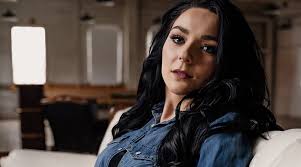 Kendra Kay's Instagram, Twitter & Facebook