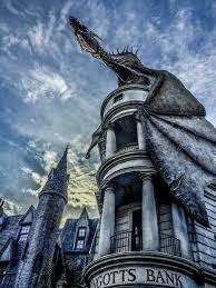Gringotts Bank From Diagon Alley In Hogwarts Universal Orlando Florida Harry Potter Wallpaper Harry Potter Drawings Harry Potter Aesthetic