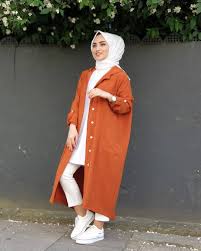 L Image Contient Peut Etre 1 Personne Debout Hijab Chic Abaya Tarzi Musluman Modasi