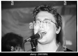 Tom Gray singer in the band Gomez backstage at the Manchester Apollo April  2001, Manchester, England Stock Photo