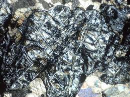 Serpentine In Xpl Replacing Olivine In A Marble Metamorphic Olivine Serpentine