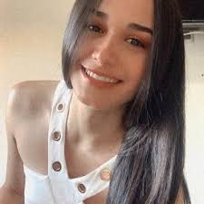 Lili Torres's Instagram, Twitter & Facebook