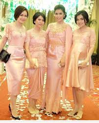 Akad nikah tidak dapat diwakilkan oleh orang tua maupun wali nikah. 19 Seragam Bridesmaids Terbaik Yang Bisa Ditiru Elegan