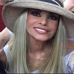 Roberta Baer's Instagram, Twitter & Facebook